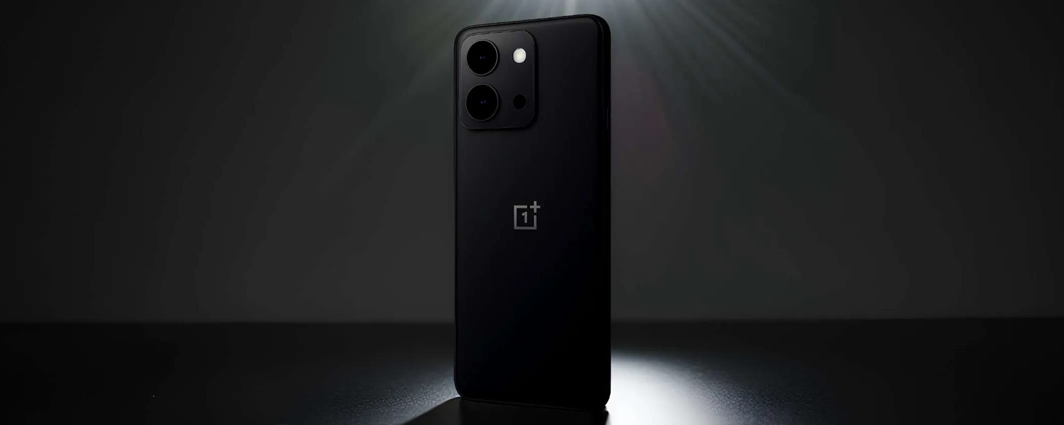 OnePlus 15, tante novità: display più fluido e un'inedita colorazione ultra dark