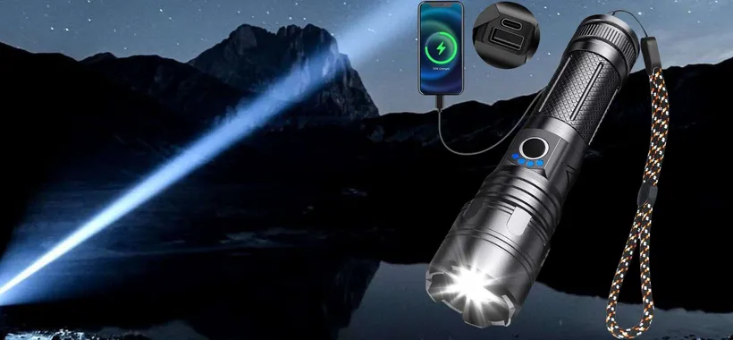 Questa torcia da 10000 lumen ACCENDE la notte e costa NIENTE (12€)