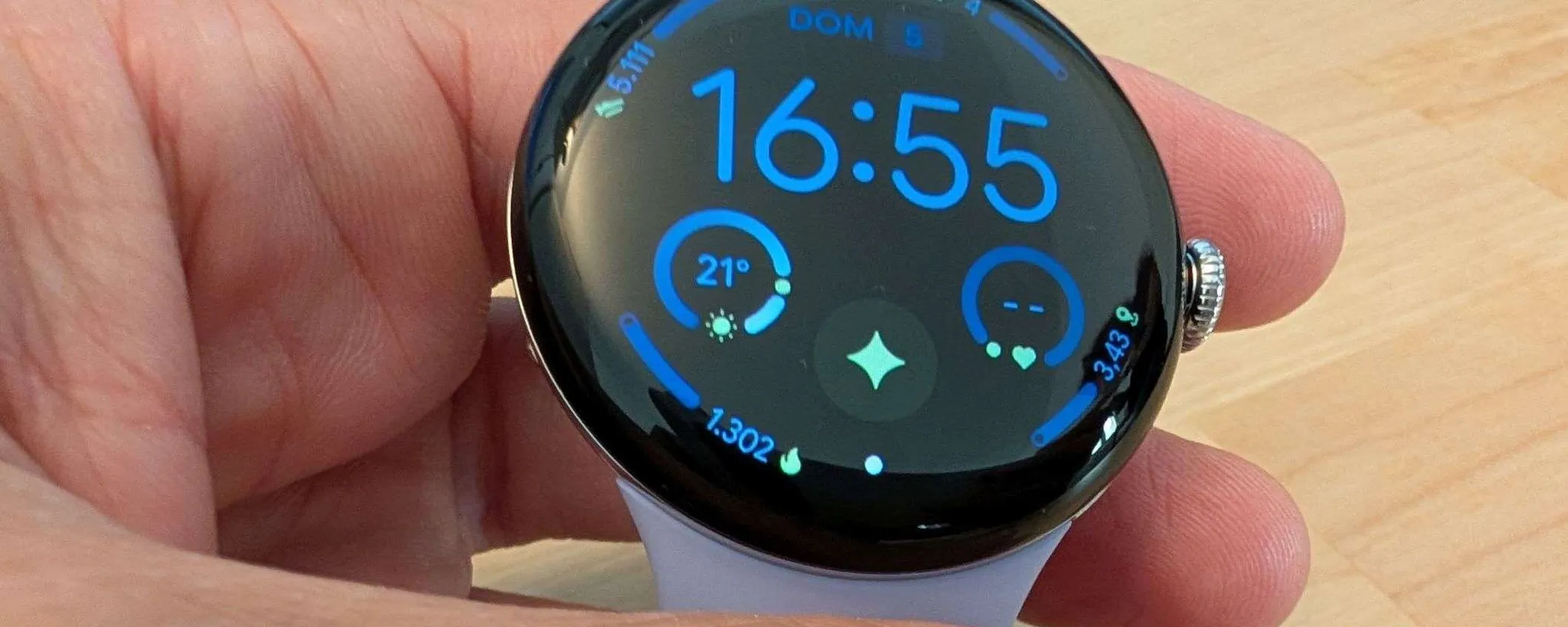 Pixel Watch 4 è finalmente lo smartwatch maturo che aspettavamo (recensione)
