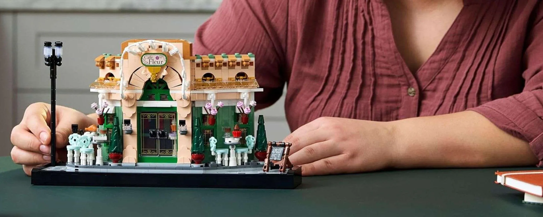 Set LEGO Cafè Francese in offerta: costruisci il tuo piccolo angolo di Parigi
