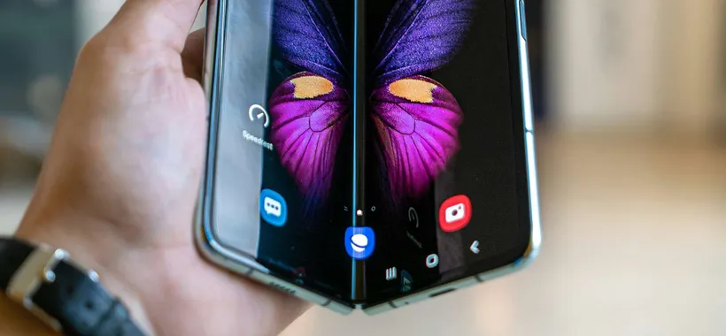 A Motorola manca uno smartphone pieghevole a libro: in arrivo nel 2026?