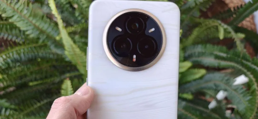 Realme 14 Pro+: super schermo, ottima autonomia e cover che cambia colore (recensione)