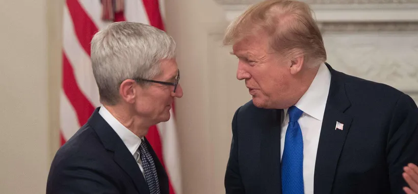 Tim Cook nel mirino di Donald Trump: "Apple riporti gli iPhone a casa"