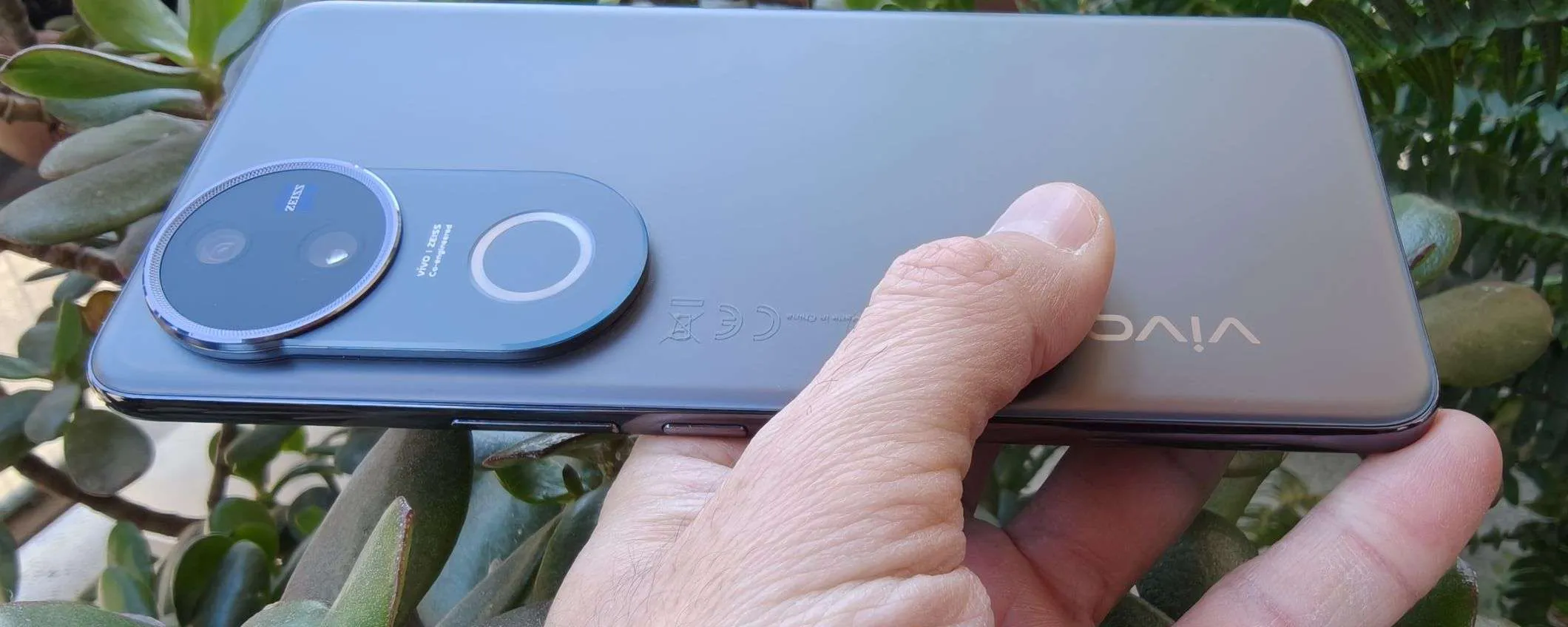 vivo V50: la fascia media ha il suo camera phone (recensione)