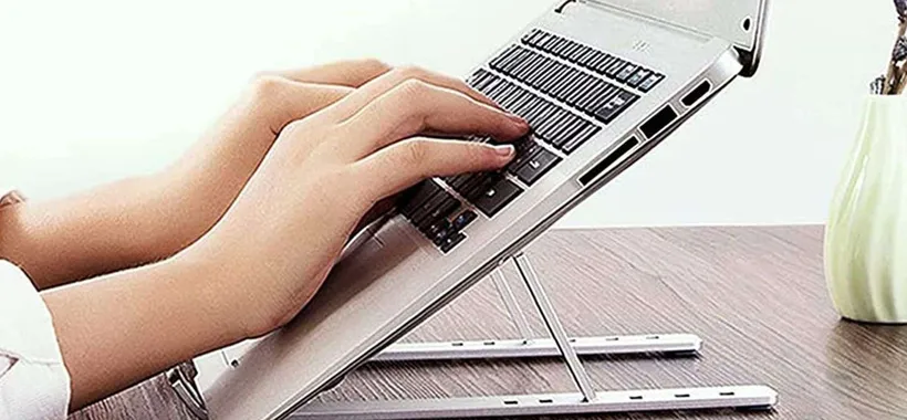 Supporto per PC definitivo: 10€ su Amazon, offertona