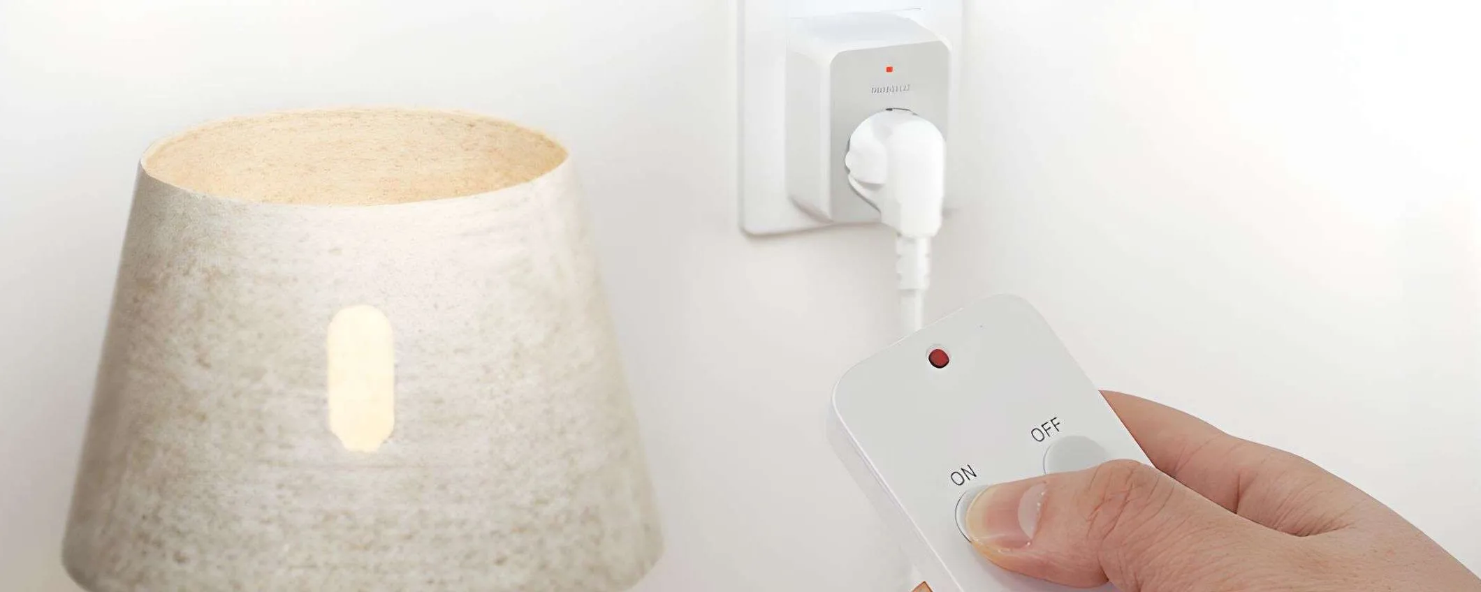 Presa telecomandata in sconto su Amazon: accendi e spegni a distanza senza alzarti