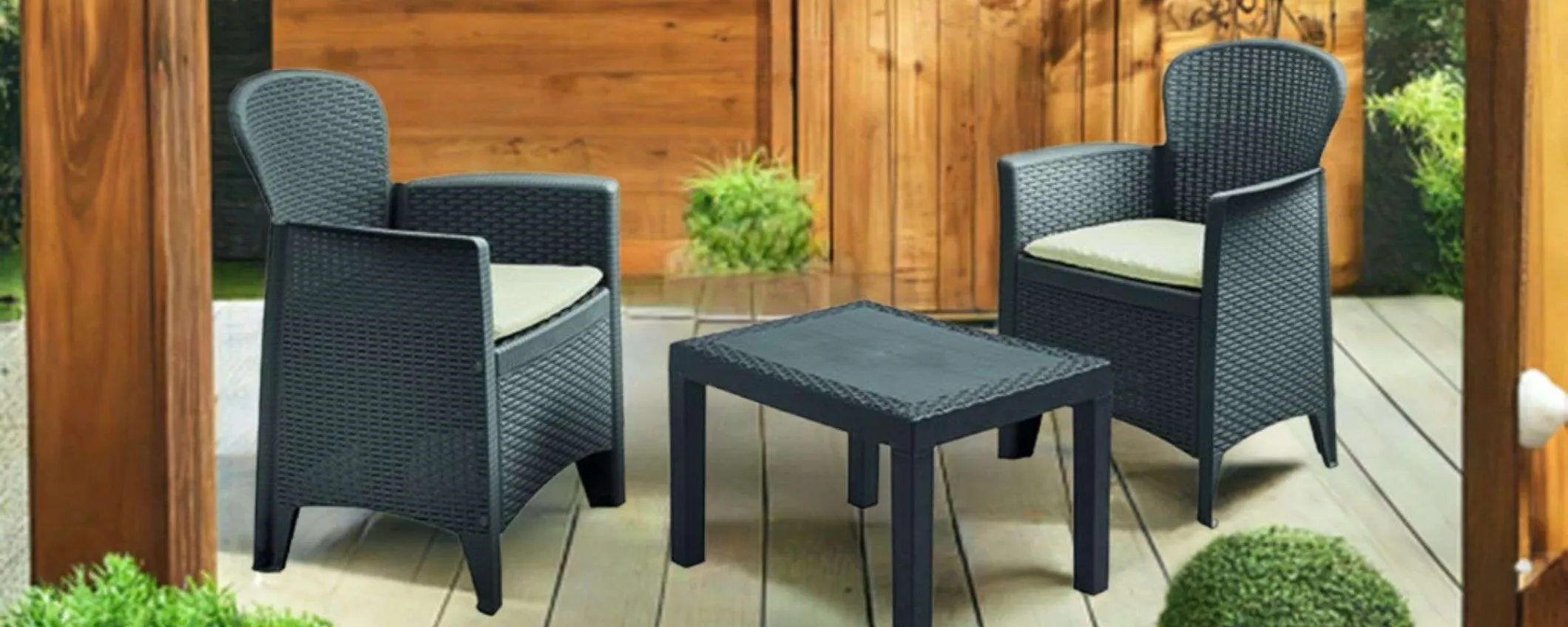 Set da giardino a 63€: prezzo BOMBA per due poltrone e un tavolino