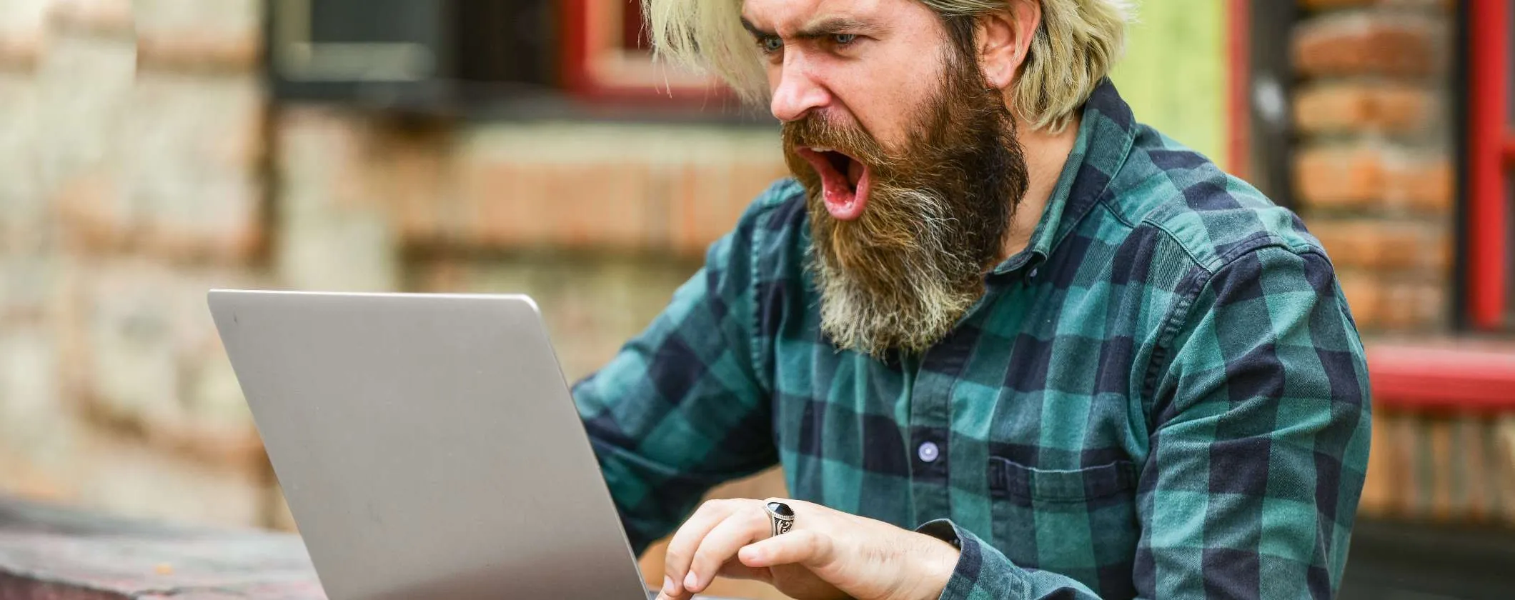 “Ti ho registrato mentre guardavi video proibiti”, non credere a questa truffa