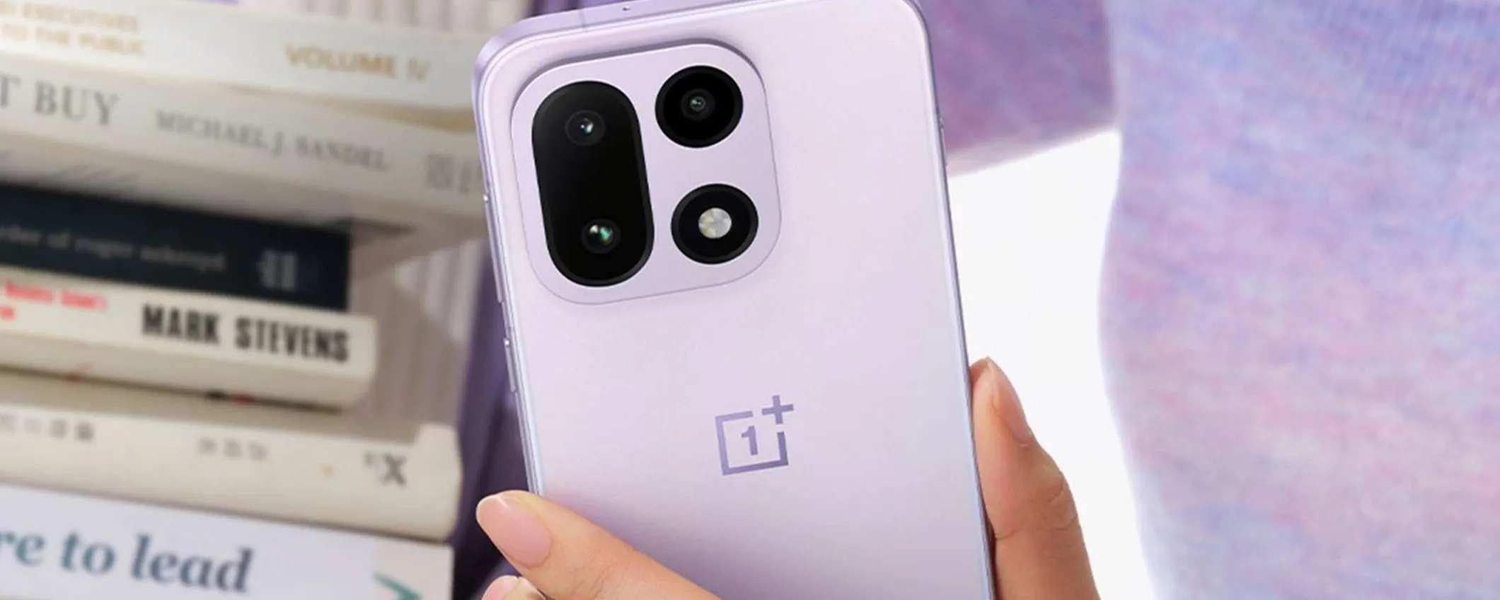 OnePlus 15 ha una data di lancio, ed è vicinissima: svelati anche i nuovi colori