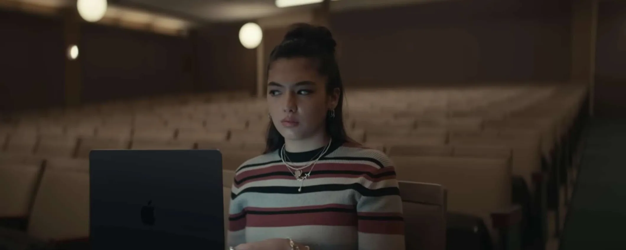 I nuovi spot di Apple sulla potenza e la durata della batteria del MacBook