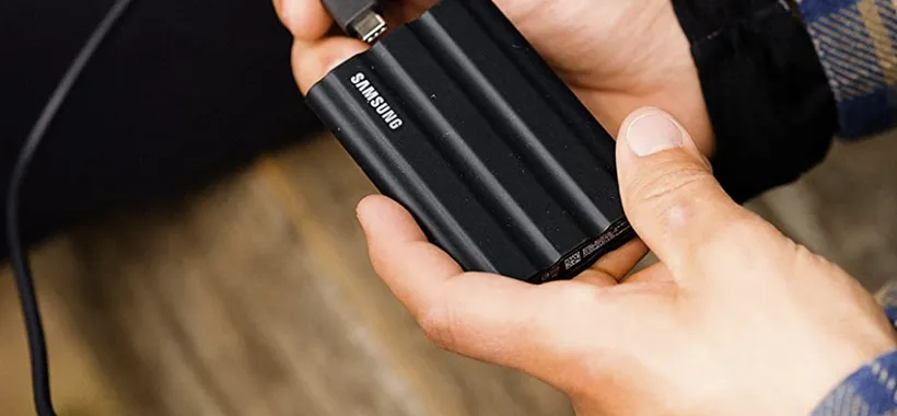 Samsung T7 Shield: risparmia 65€ su questo SSD portatile RAPIDISSIMO