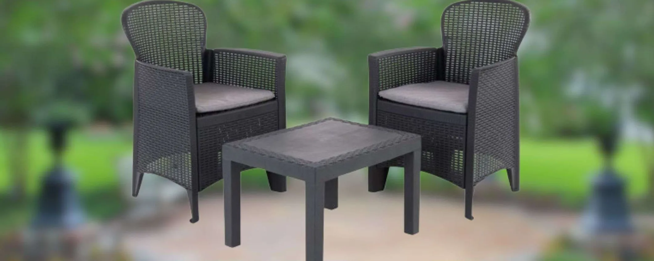 Set da giardino a 87€, c'è tutto: due poltrone e un tavolino a prezzo SHOCK