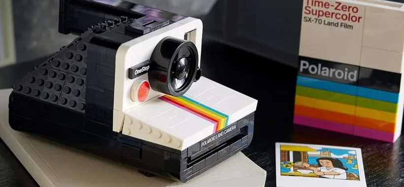 La Polaroid LEGO è in offerta con un set Fiori di Ciliegio in OMAGGIO