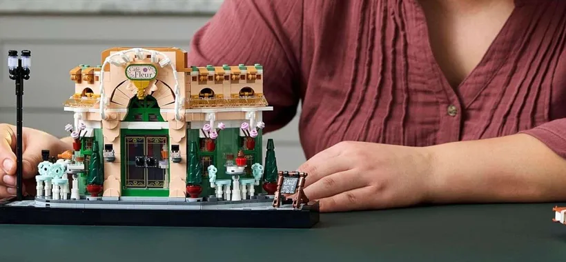 Set LEGO Cafè Francese in offerta: costruisci il tuo piccolo angolo di Parigi