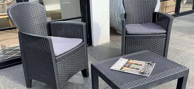 Set da giardino 2 poltrone e 1 tavolino: prezzo STREPITOSO su Amazon (56€)