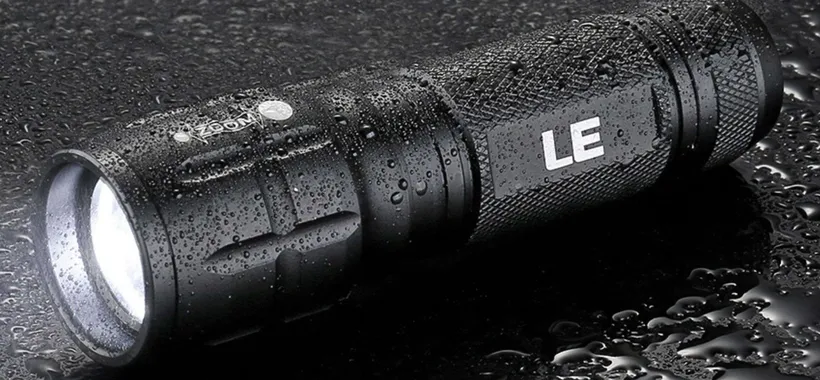 Torcia compatta LUMINOSISSIMA e indistruttibile: 5,50€ su Amazon in promo