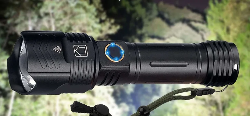 Una torcia da 10000 lumen POTENTISSIMA e ricaricabile: 14€ su Amazon