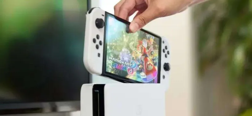 La  Nintendo Switch OLED è in offerta a meno di 270€