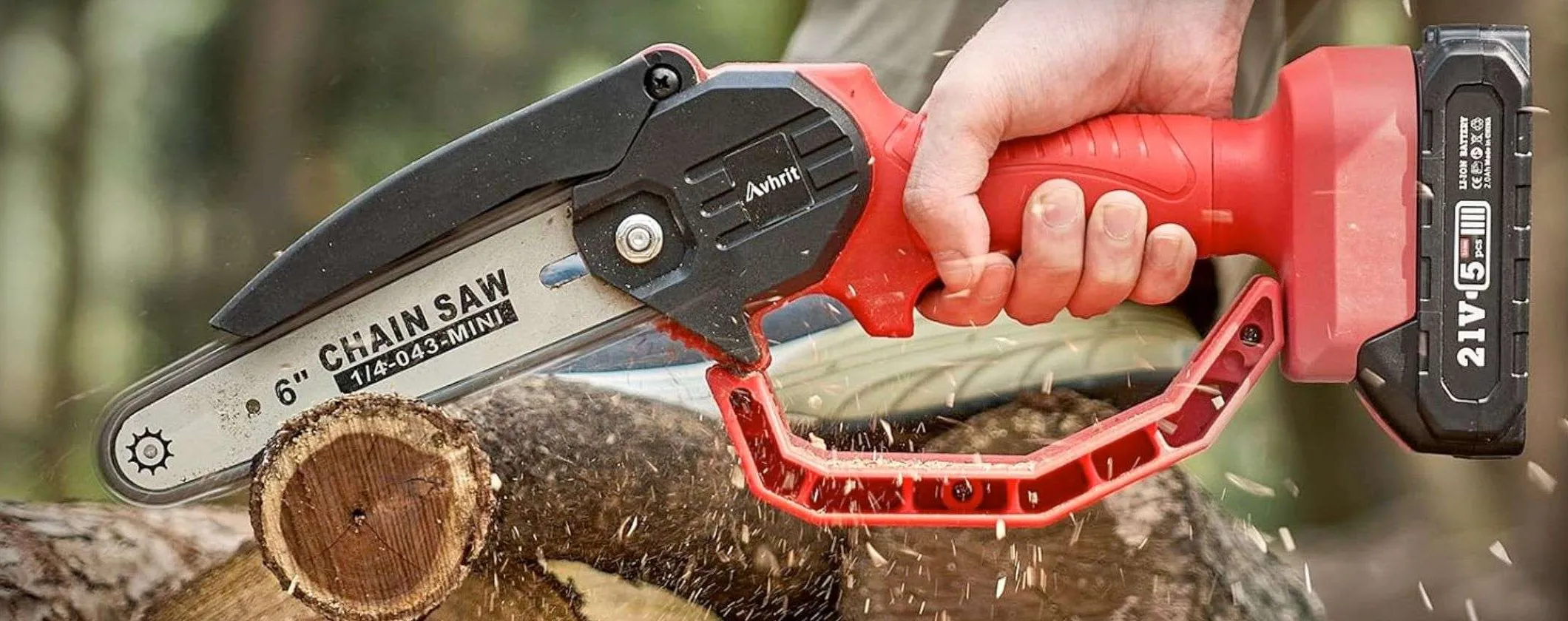 Una BESTIA di motosega a 29,99€ con 2 batterie, tanti accessori e custodia