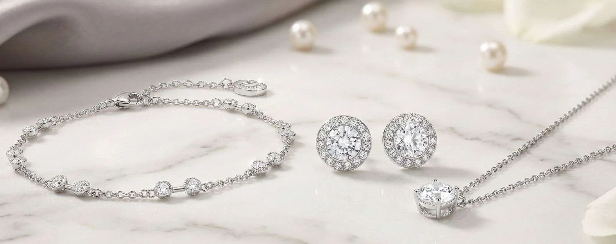 Swarovski a prezzi shock su Amazon: questi gioielli sono una bomba, portali a casa con un click!