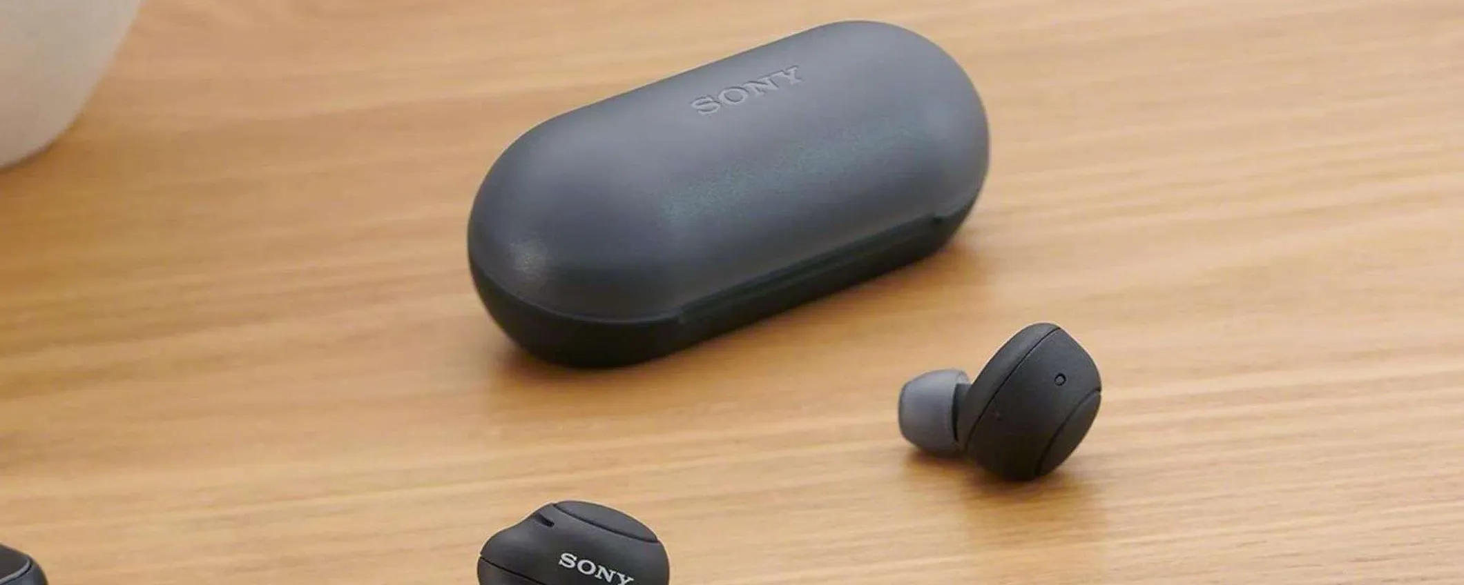 Gli auricolari Sony WF-500 sono su Amazon a metà prezzo: offerta imperdibile