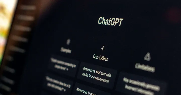ChatGPT torna su WhatsApp in Italia e in Europa: come usarlo senza account e cosa si può fare